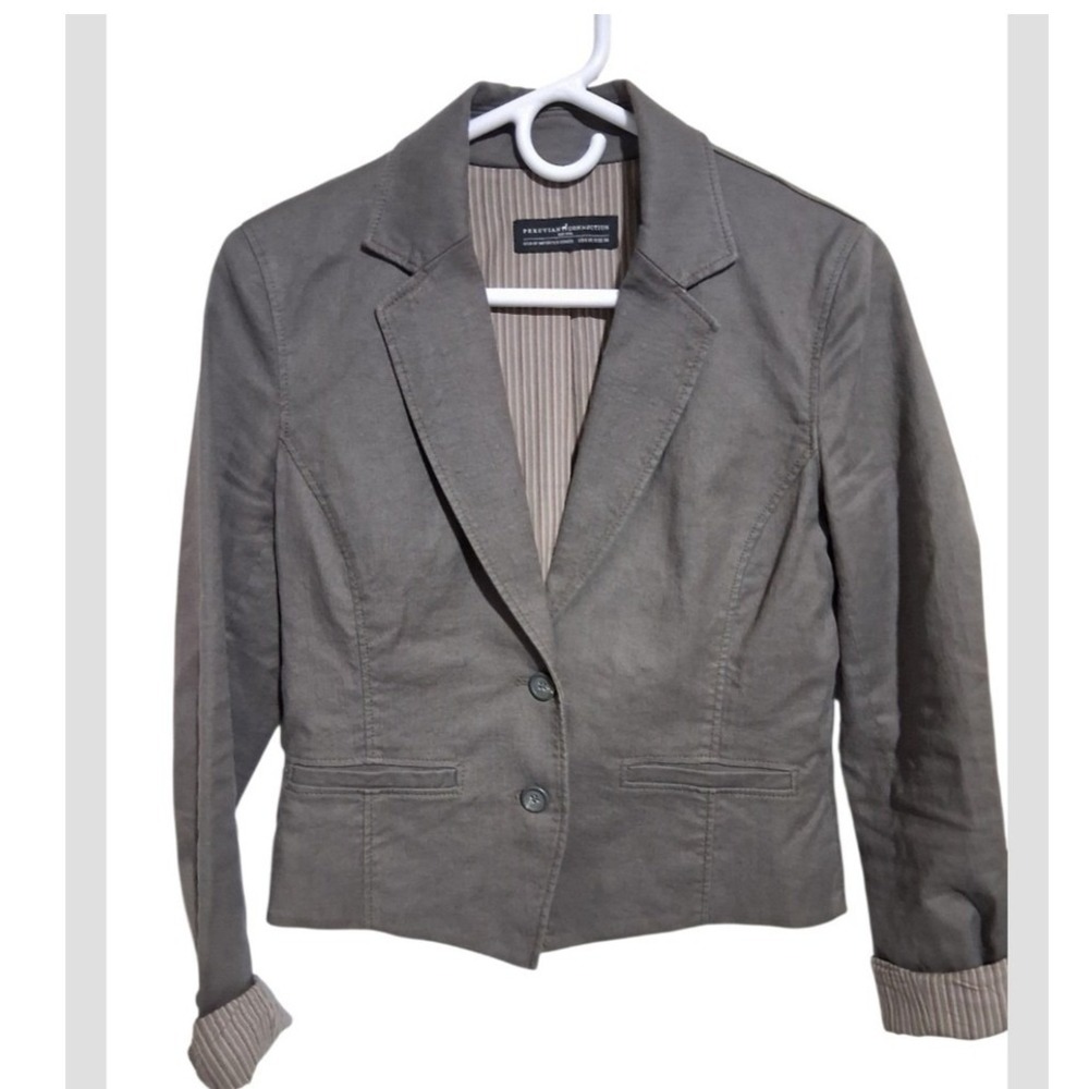 Peruvian Connection Linen Women's size 6 Cropped Quiet Luxury Career Prep Blazer